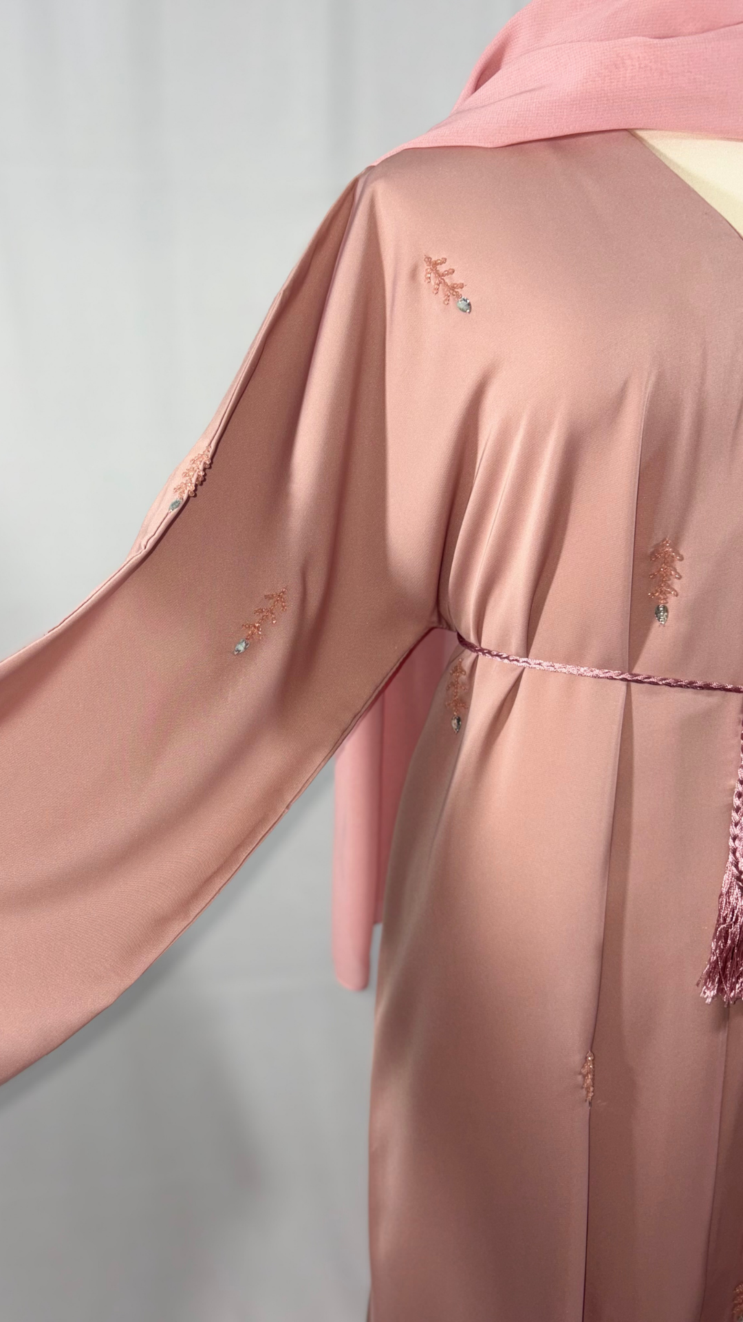 ABAYA Rosalía (Rose poudré brodée)