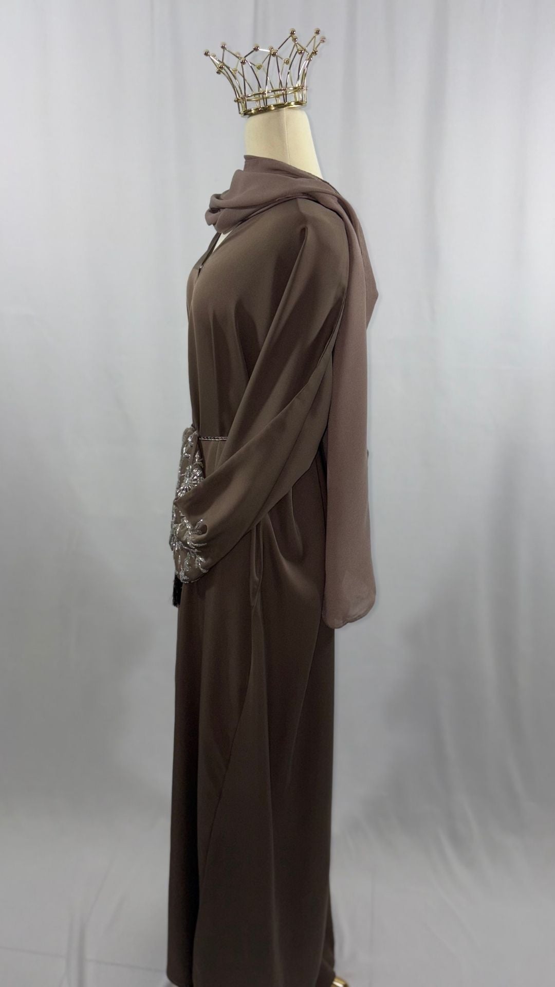 ✨ Abaya NUDE – Élégance Brodée & Pochette Intégrée