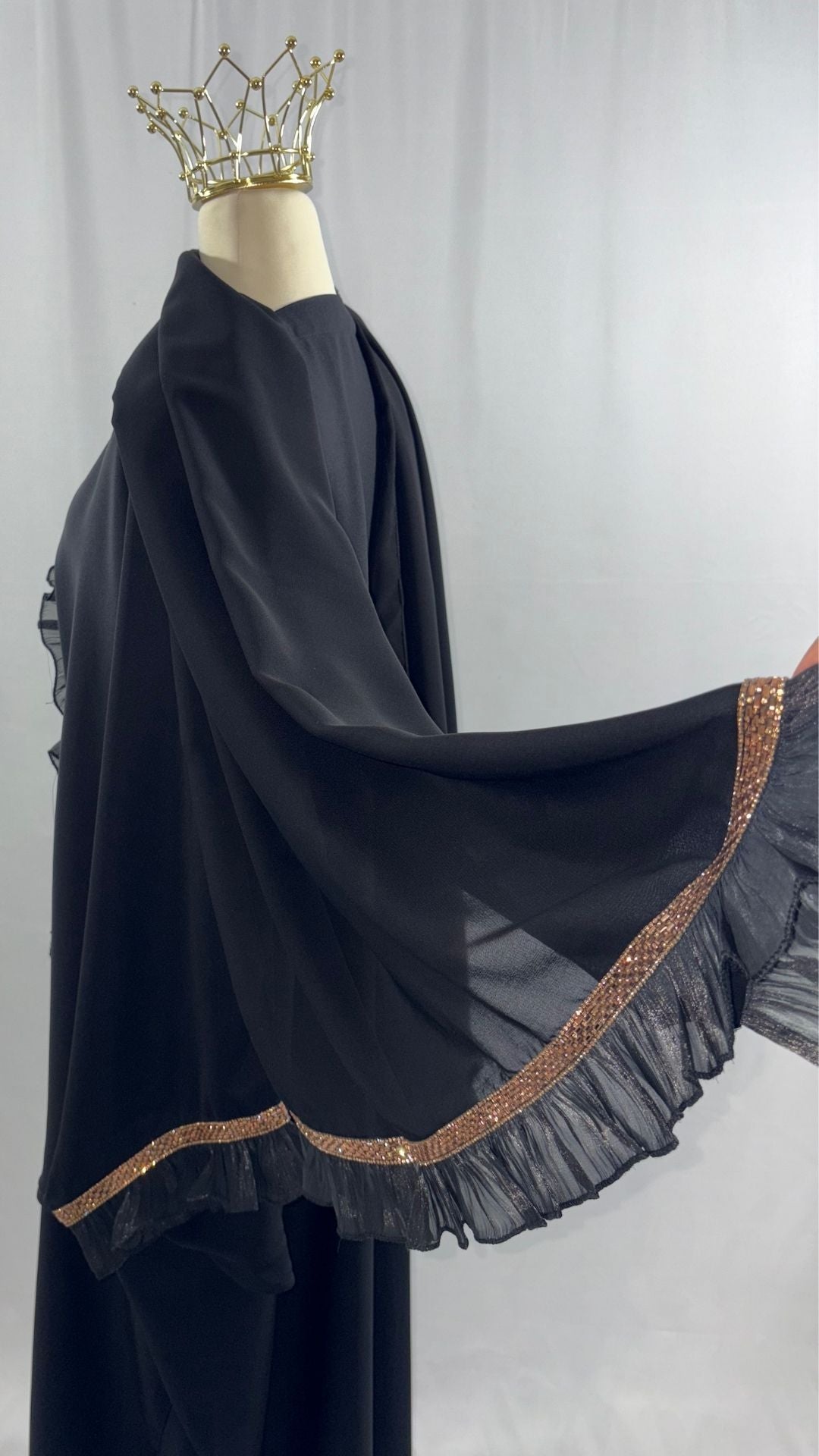 Abaya PAPILLON ÉLÉGANCE – Coupe Cintrée & Détail Couture