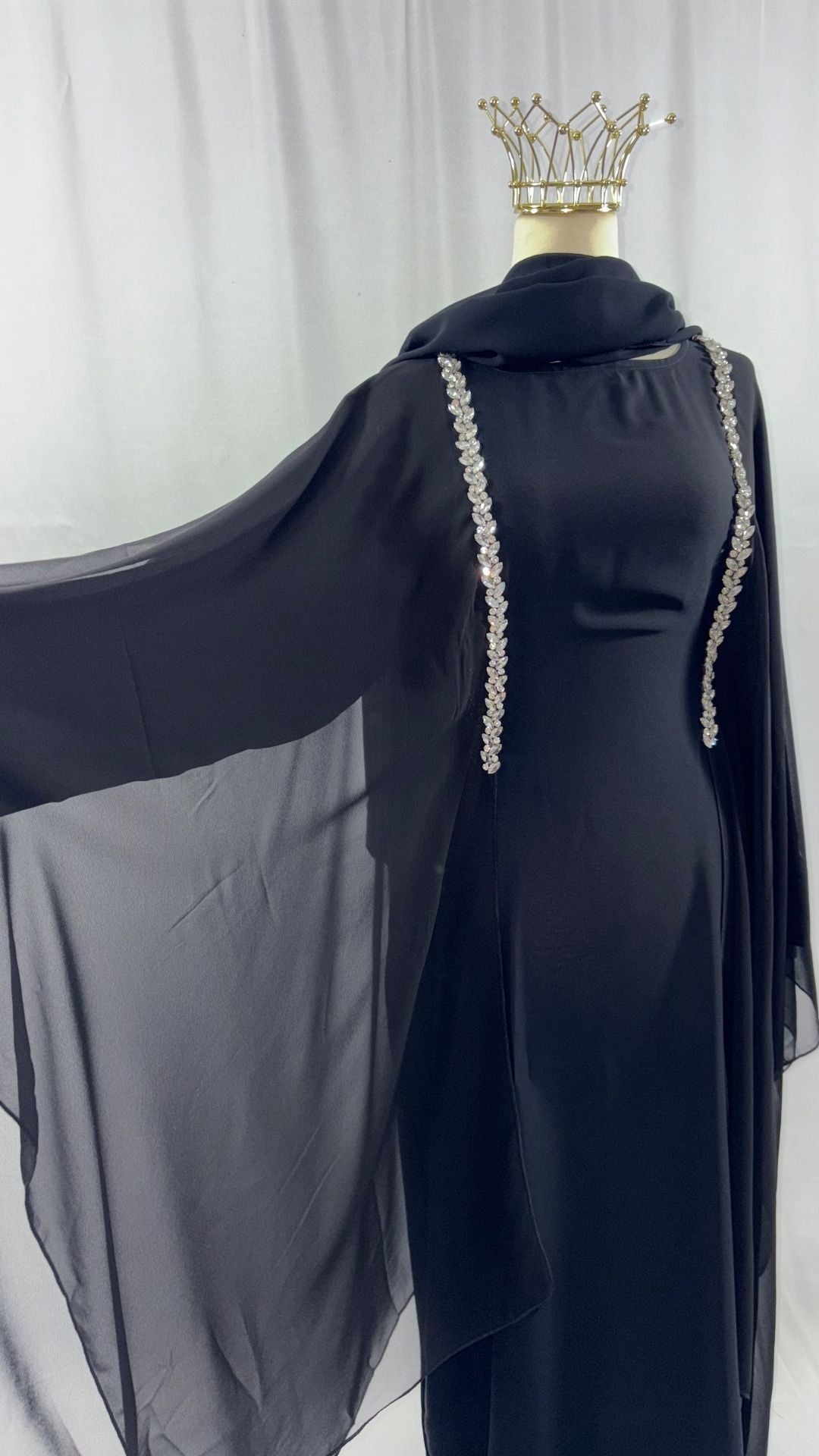 ✨ Abaya PAPILLON LUMIÈRE – Détail Argenté Avant