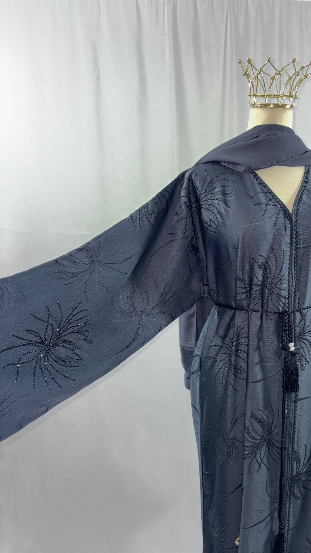 ✨ Abaya FLORA NOCTURNE – Élégance Florale Intemporelle