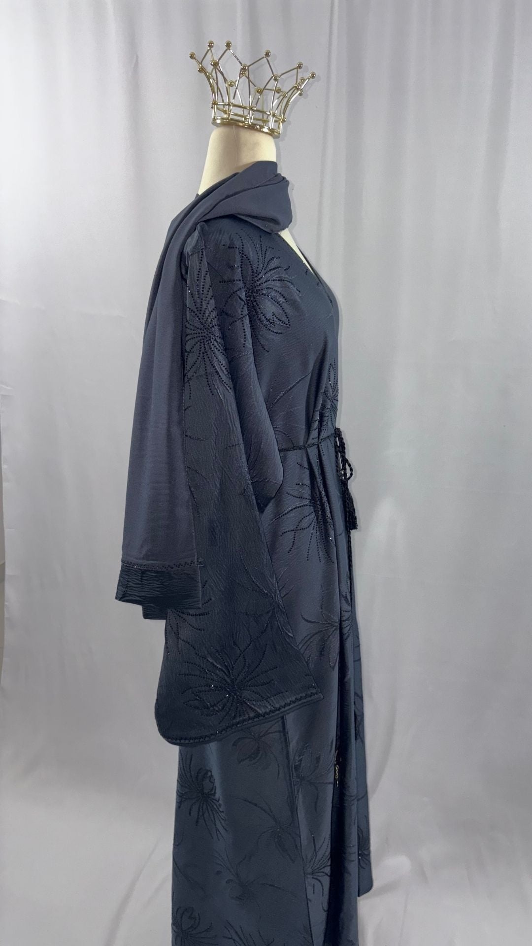 ✨ Abaya FLORA NOCTURNE – Élégance Florale Intemporelle